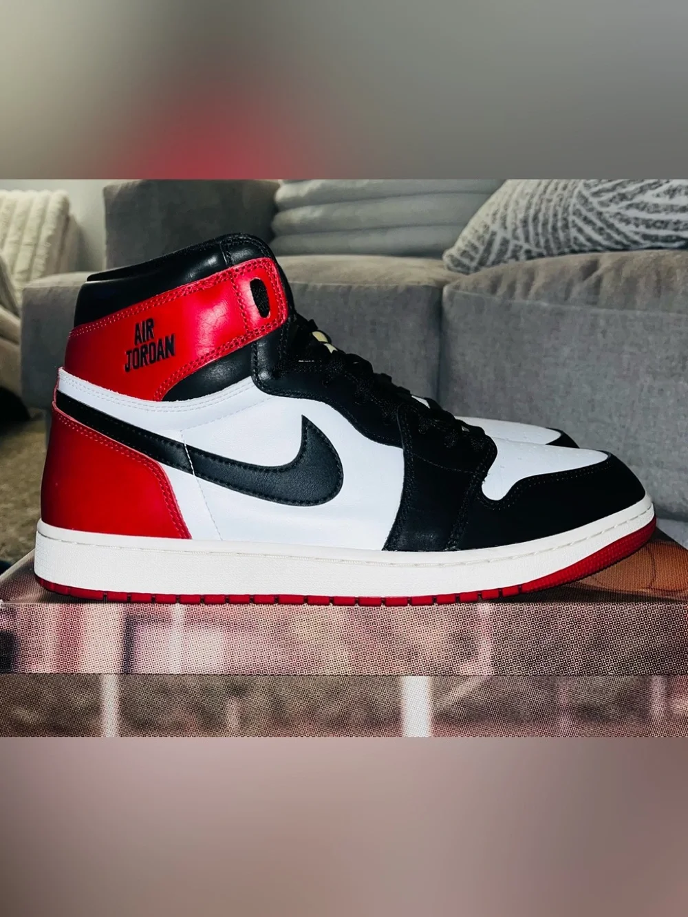 ✨Jordan 1 Retro High Remained ‘Black Toe’, Men’s Size 13 / Women’s 14.5✨